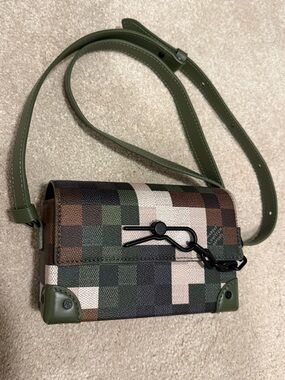 Louis Vuitton Steamer Wearable Wallet Damoflage Canvas Bag